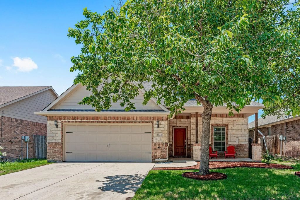 4332 Red Clover Lane, Fort Worth