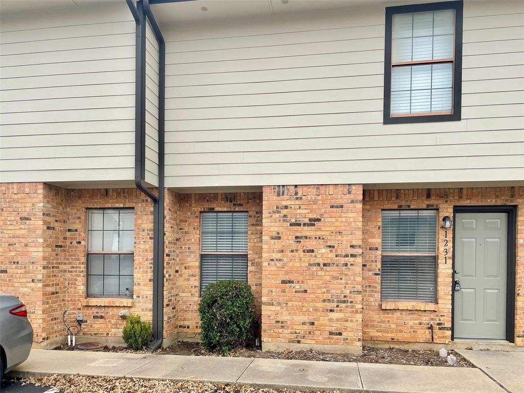 1231 Dallas Drive, Denton