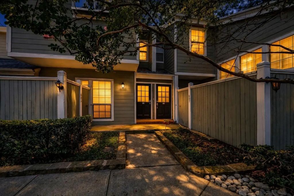 6220 Bentwood Trail 608, Dallas