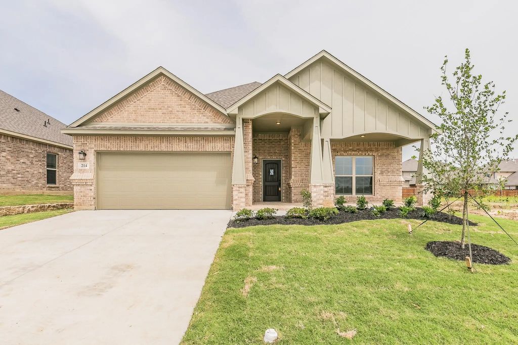 214 Navajo Trail, Alvarado