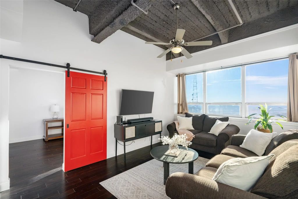 511 N Akard Street 1502, Dallas