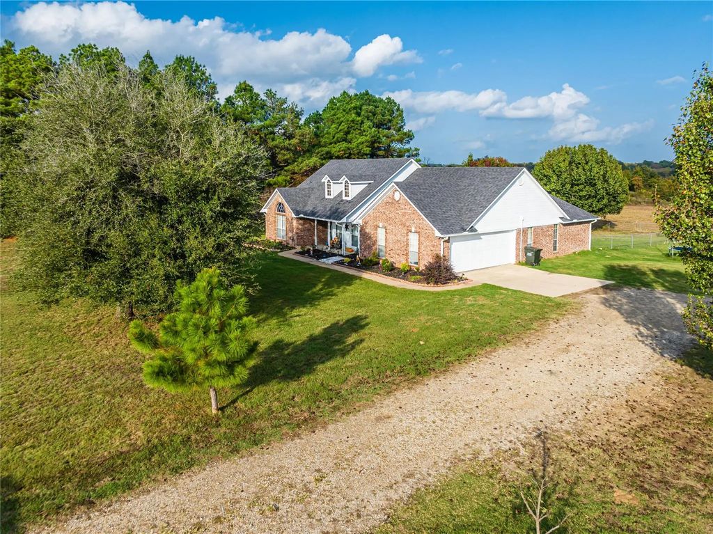 3356 Farm Road 1502, Blossom