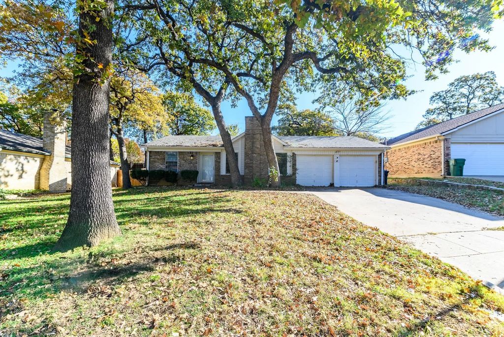 4815 Crestmont Court, Arlington