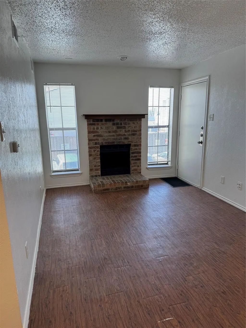 9520 Royal Lane 222, Dallas
