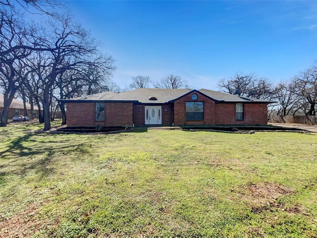 316 Diamond Lane, Burleson