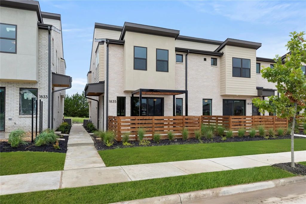 1835 Azalea Drive, Melissa