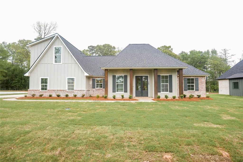 303 Ridge Drive, Stonewall