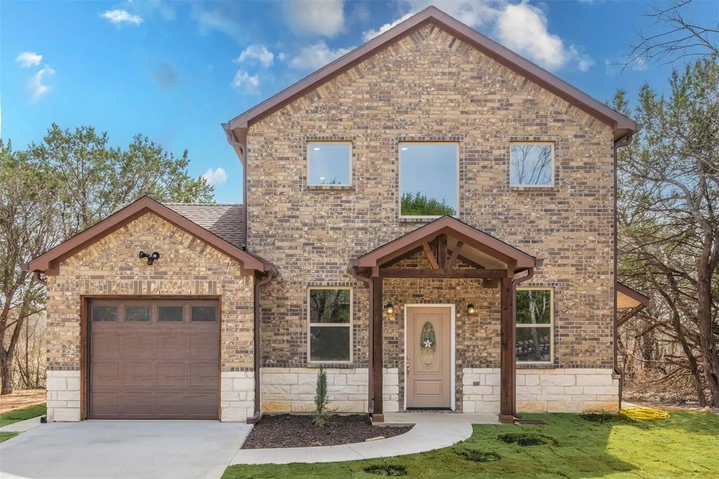 2715 S Shadowood Street, Granbury