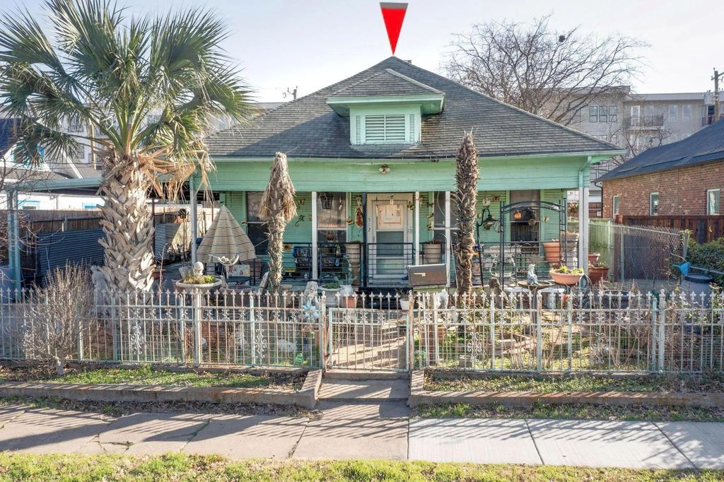 512 W 7th Street, Dallas