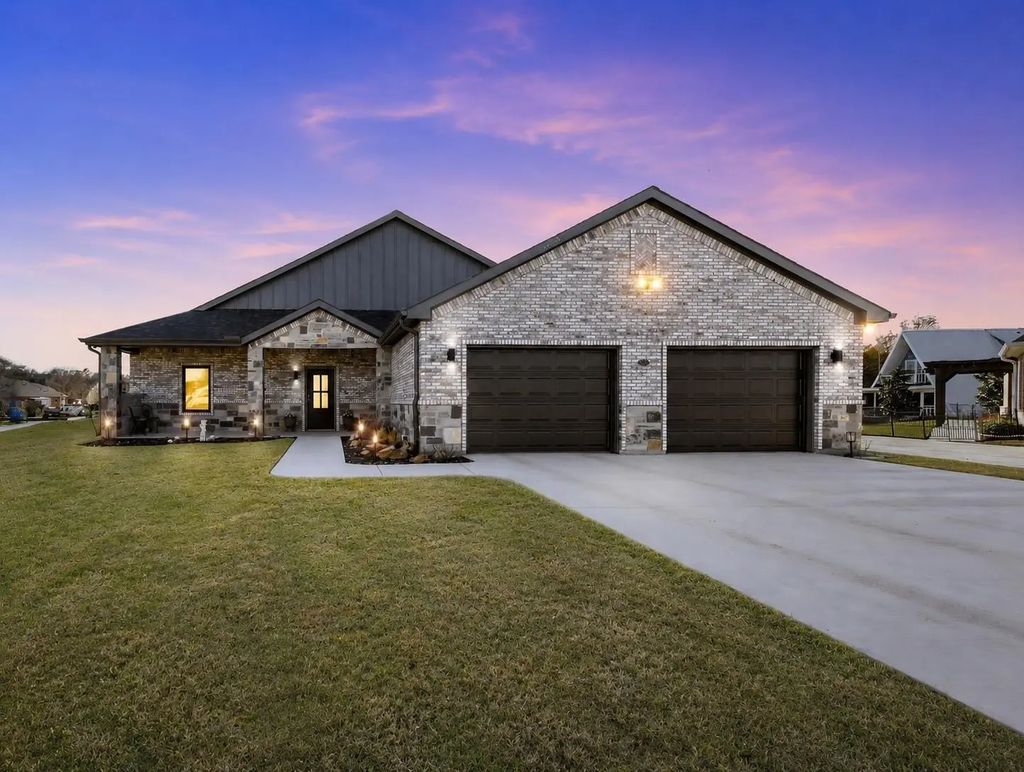 502 S Bay Court, Runaway Bay