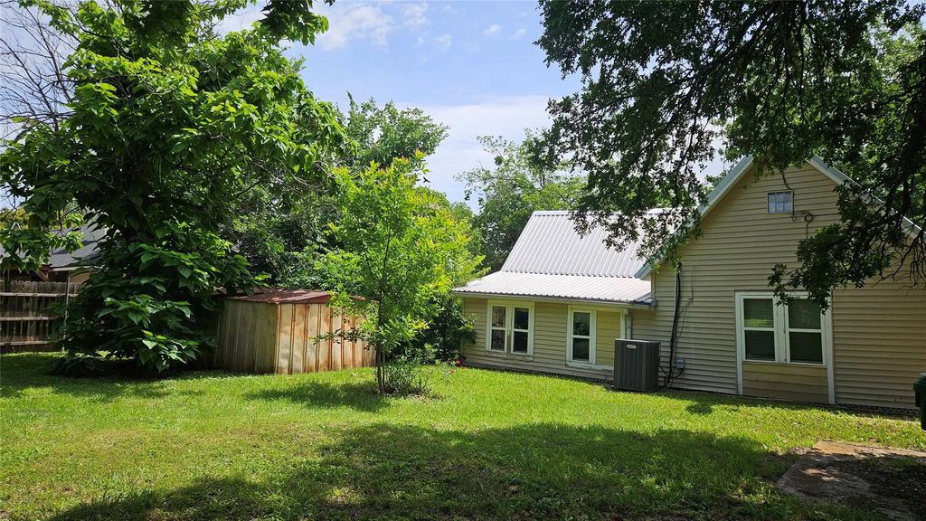 409 E 7th Street, Ferris