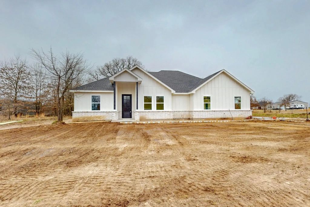 168 Rs County 2372 Road, Alba