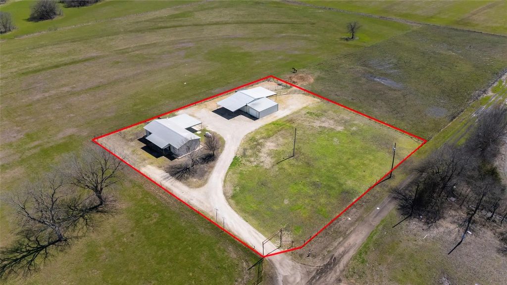 2080 County Road 3430, Pecan Gap