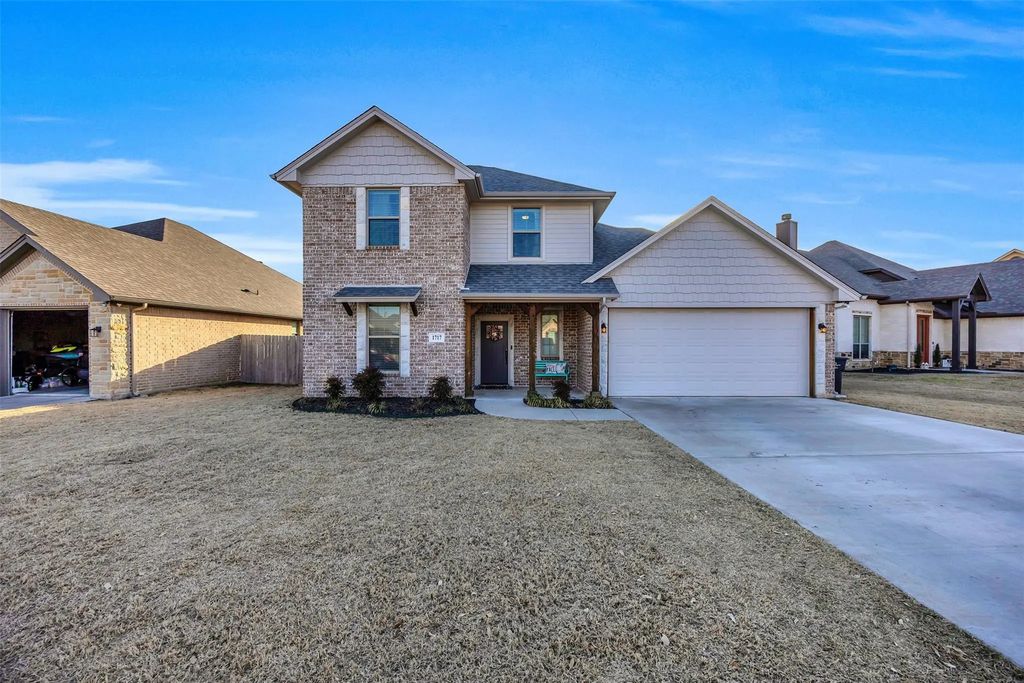 1717 Lakeway Drive, Cleburne