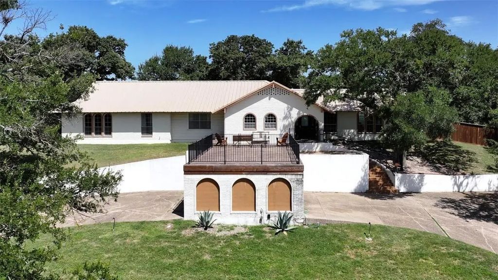 8101 Forest Ridge Drive, Woodway