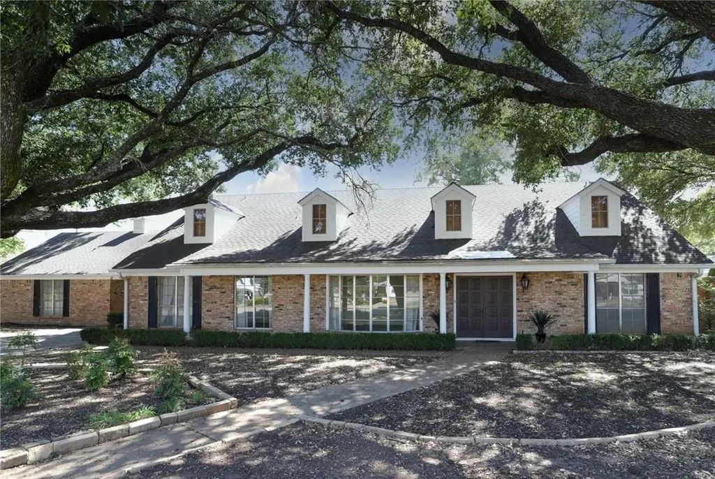 1000 W 6th Street, McGregor