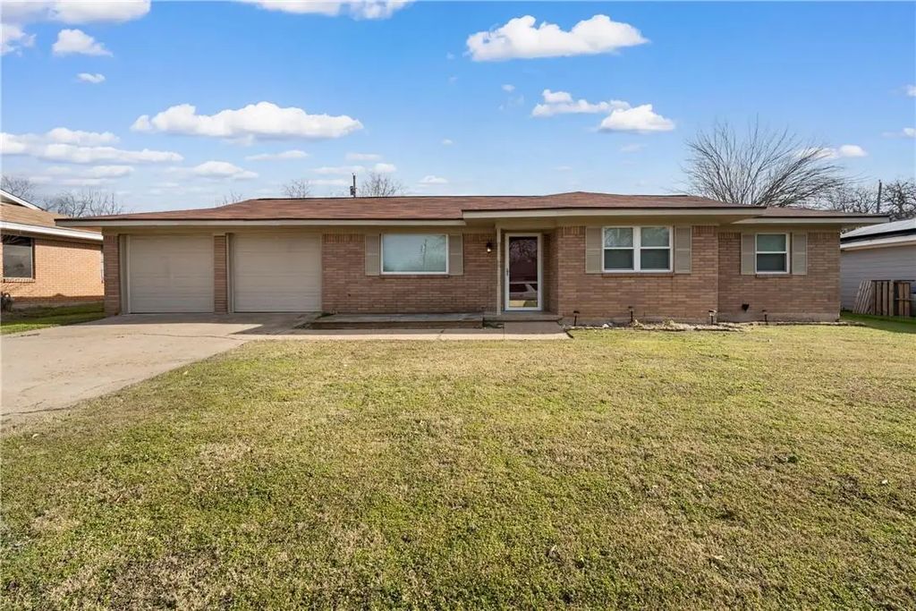 705 N Scarlett Lane, Waco