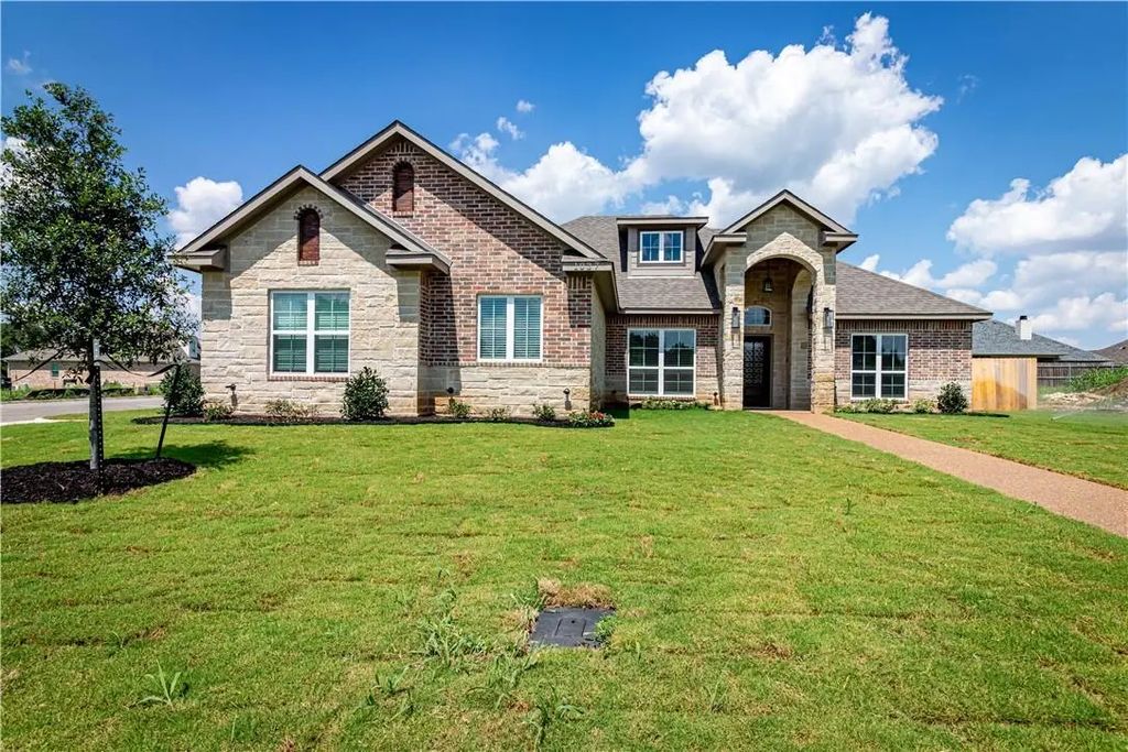 1037 Queen Elizabeth Drive, McGregor