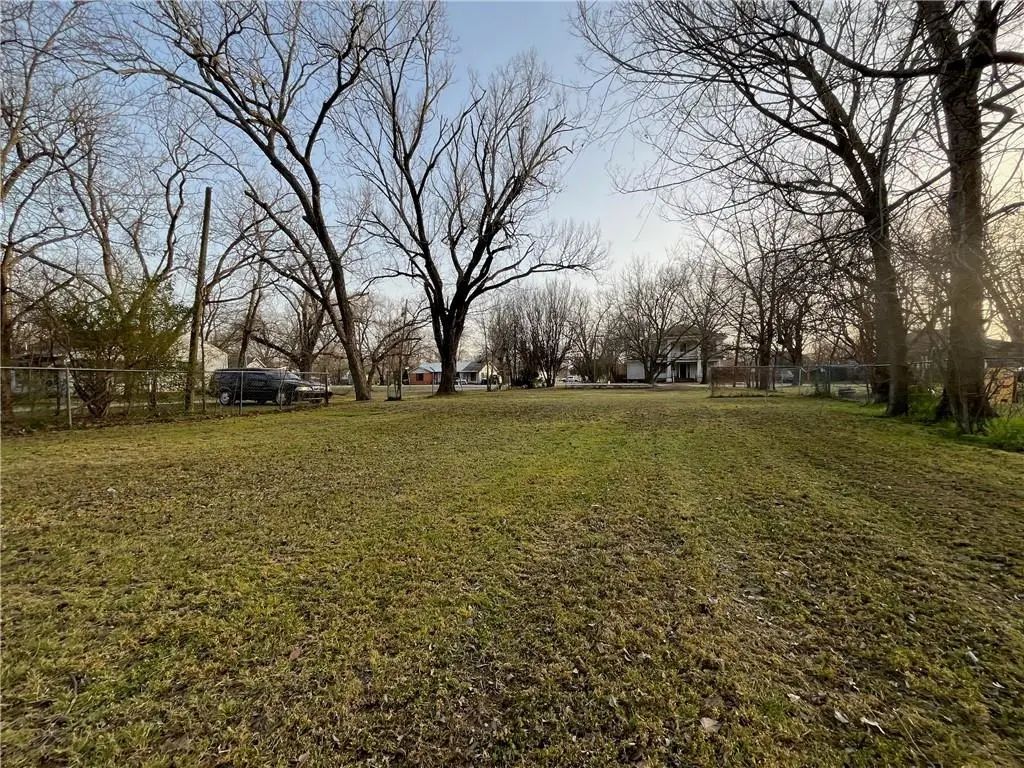 211 E Trinity Street, Groesbeck