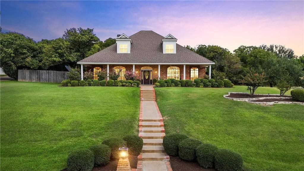 100 Westridge Lane, Woodway