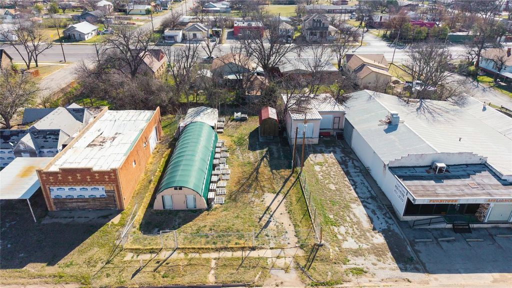 705 S Concho Street, Coleman
