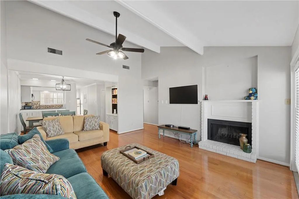 2905 Lake Shore Drive 206, Waco