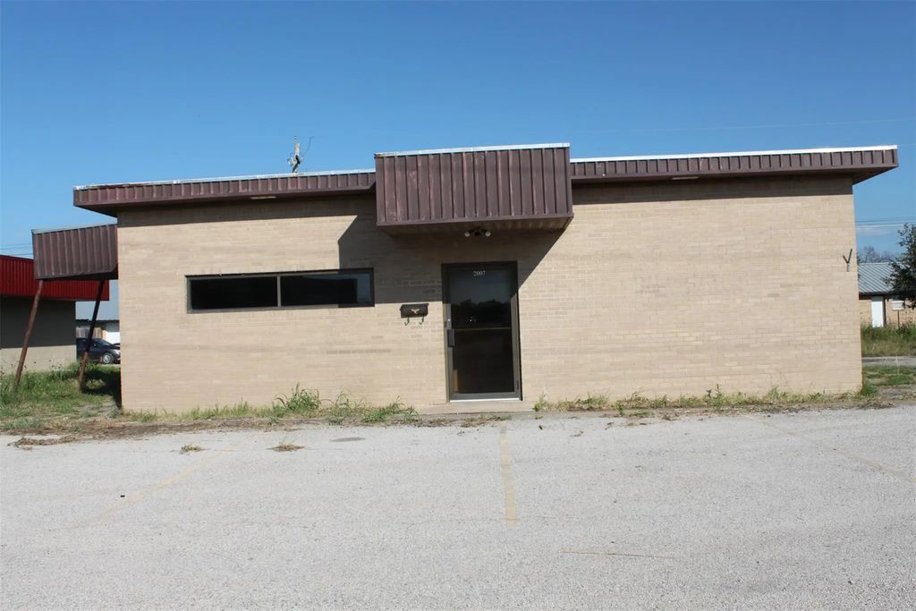 2007 Nine Road, Brady