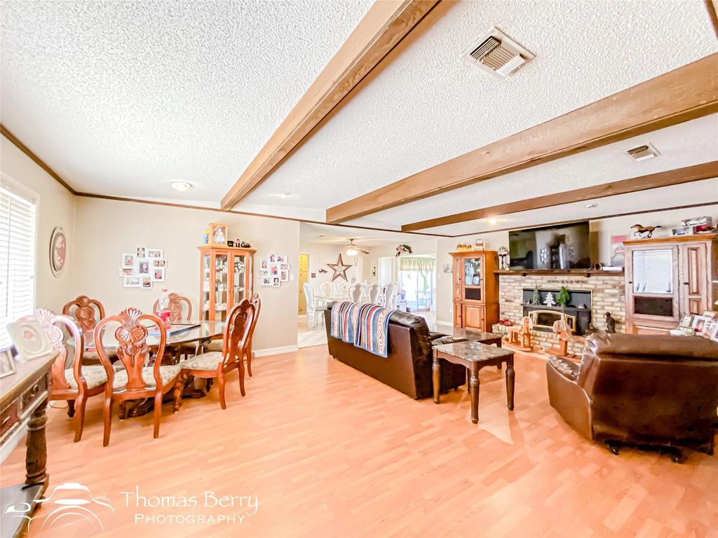 2732 County Rd 248, Snyder