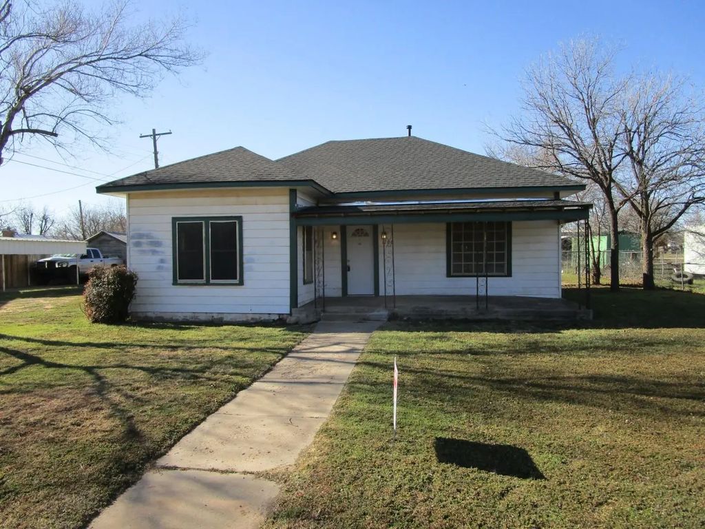 1206 S Main Street, Quanah