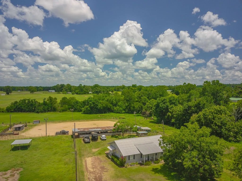 2516 County Road 1301, Rusk