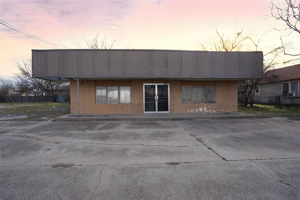 903 S Oak Avenue, Mineral Wells