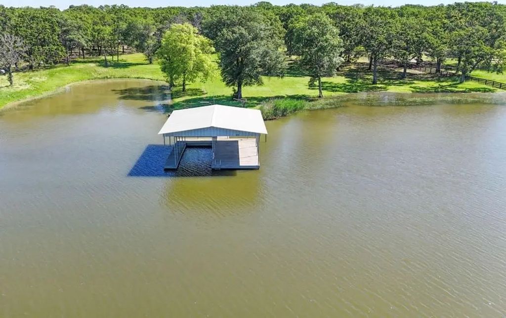 9501 Oakwood Road, Quinlan
