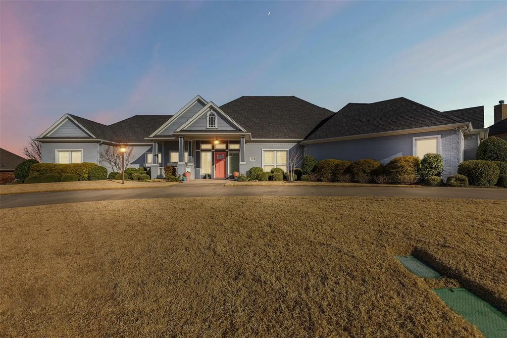 2233 Nottaway Drive, Cleburne