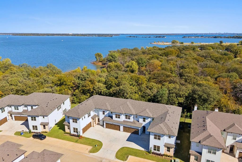 444 Waters Edge Drive 719, Hickory Creek