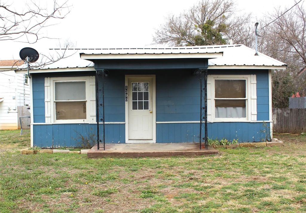1390 N Estes Street, Stephenville