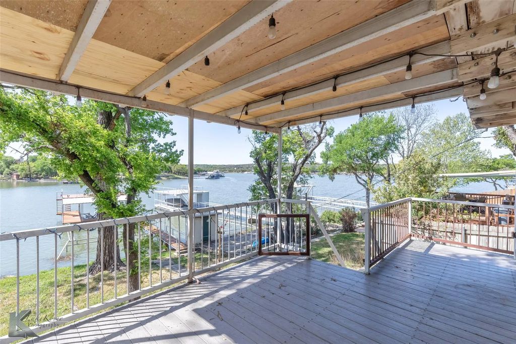 8425 County Road 464, Brownwood