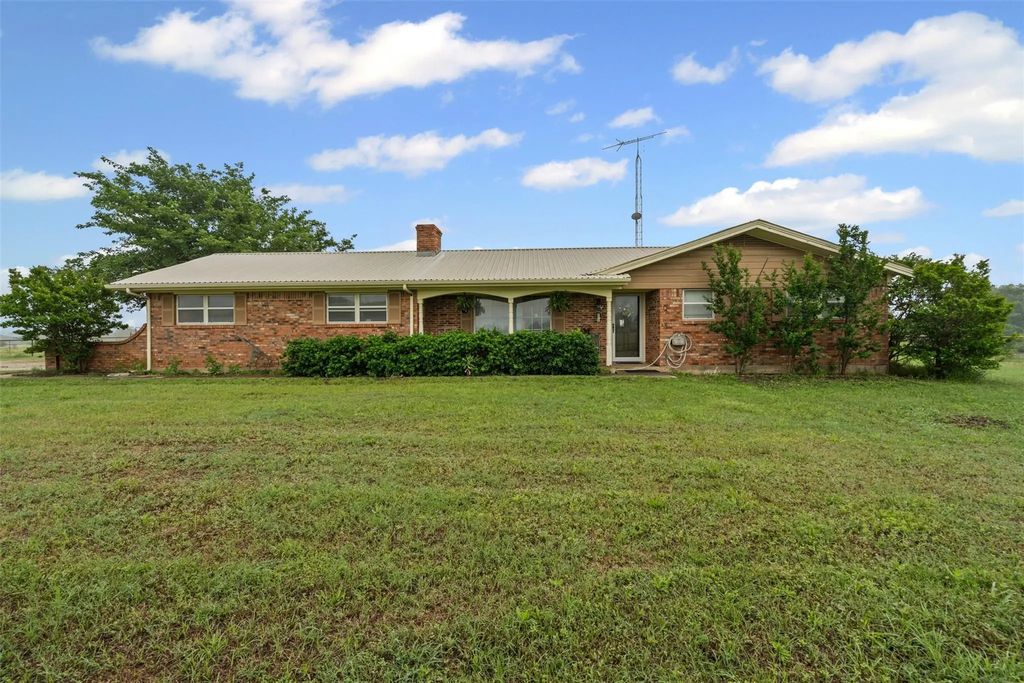 245 County Road 3696, Springtown
