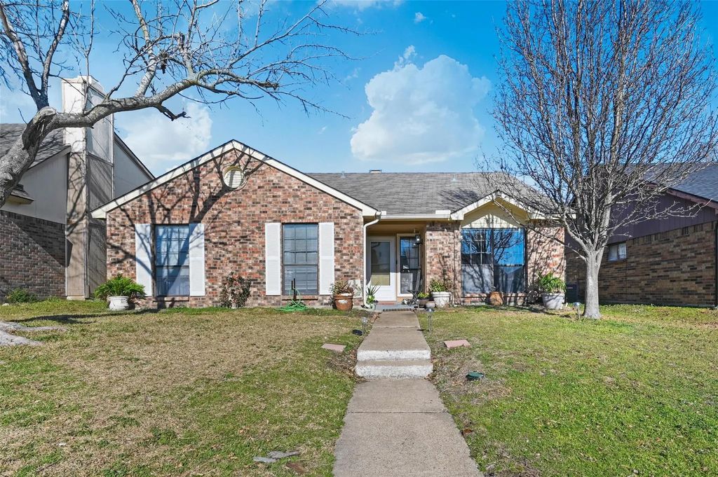 824 Bailey Drive, Cedar Hill