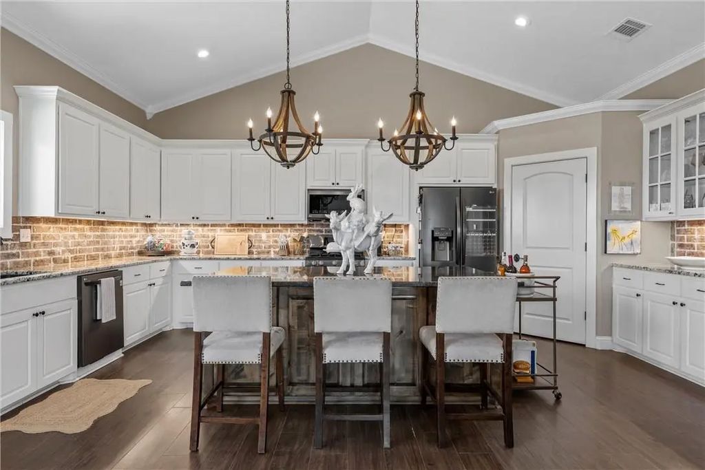 1244 Losak Road, Lorena