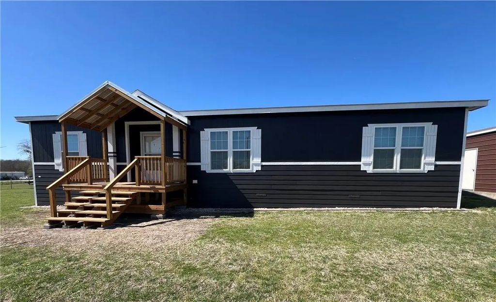 161 Meadowview Lane, Hubbard