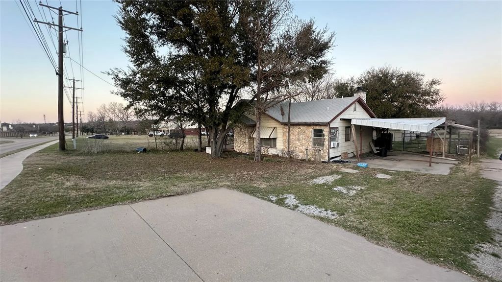 304 Little School Road, Kennedale