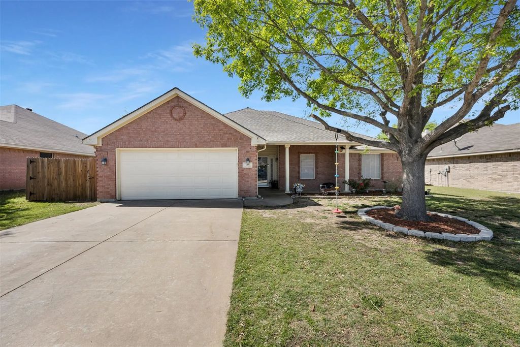 313 Angela Drive, Burleson