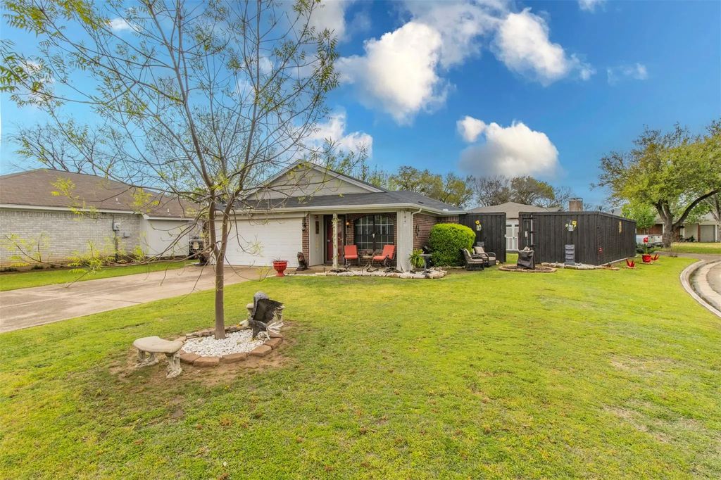 5818 Santa Fe Drive, Arlington