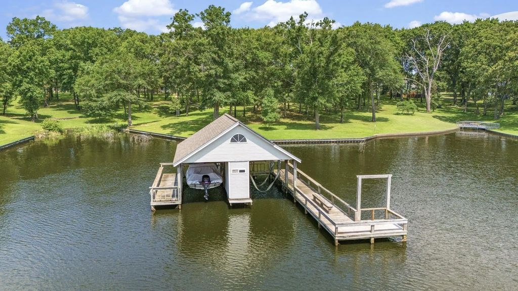 145 Private Road 5938, Emory