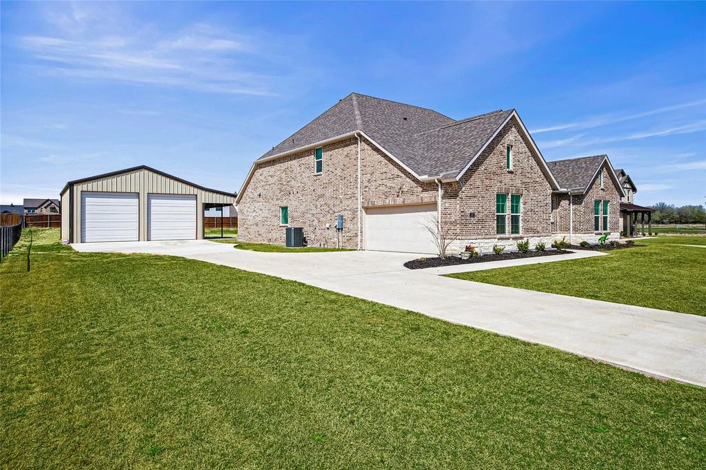 197 Spanish Moss Trail, Rhome