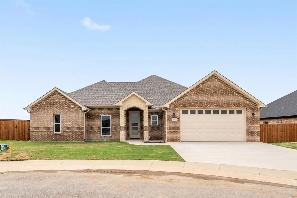 721 Cobblestone Circle, Mabank