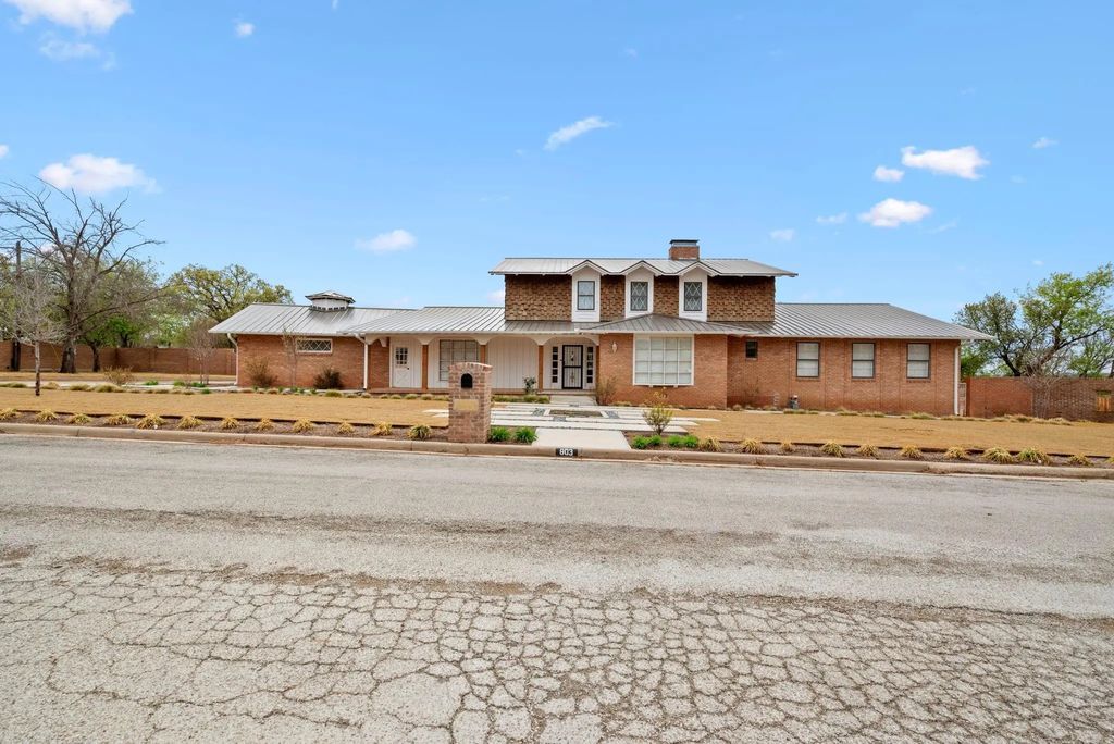 803 Lakeview Drive, Mineral Wells