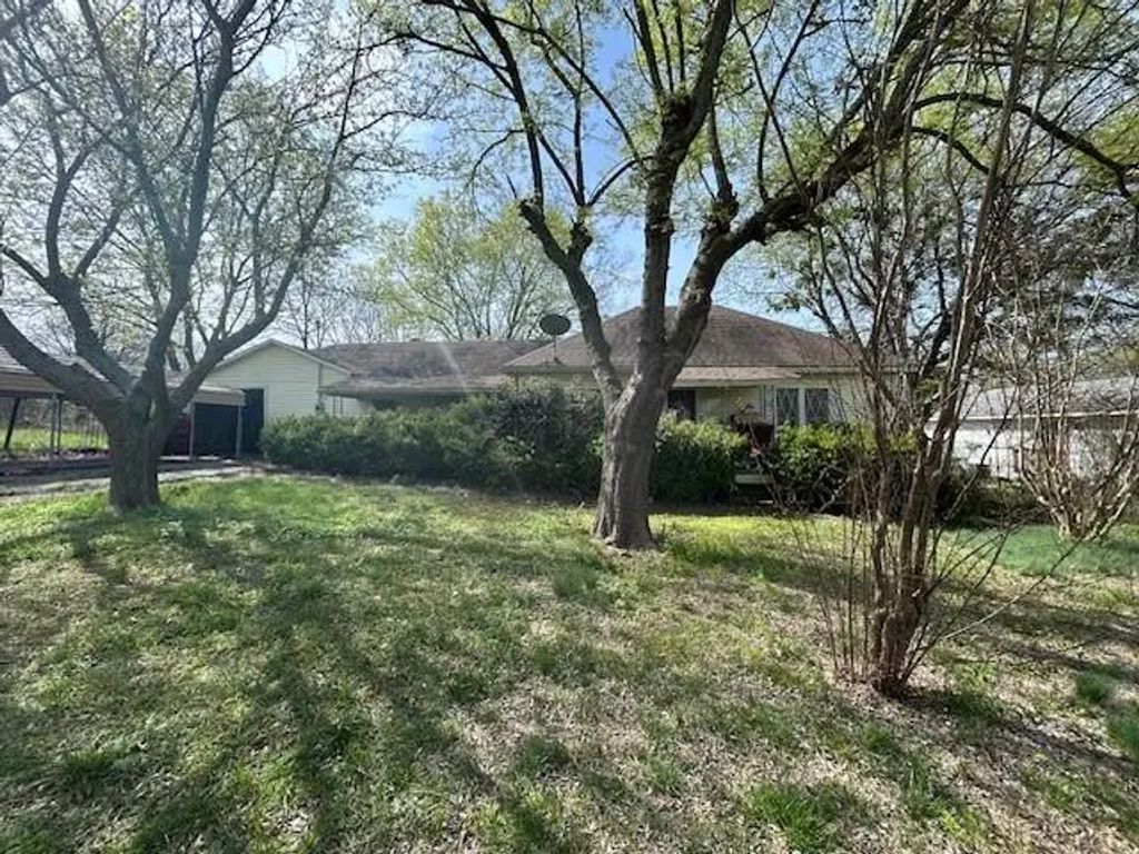 507 W Locust Street, Whitewright