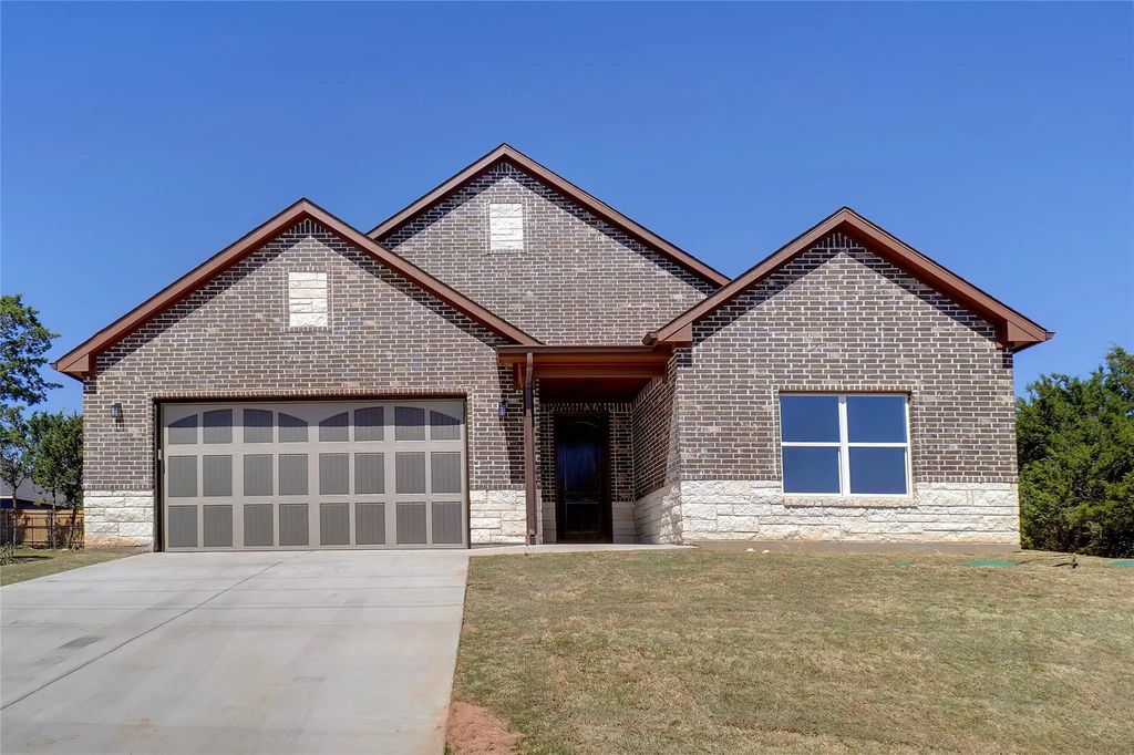 2302 Navasota Street, Granbury