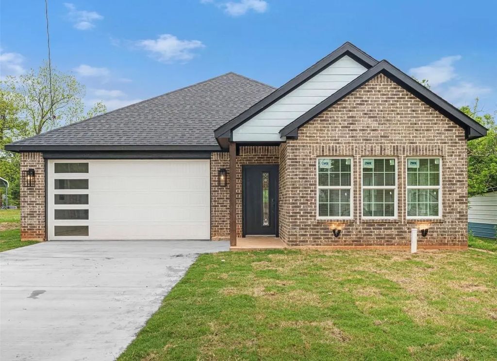318 Whitworth Street, Sulphur Springs